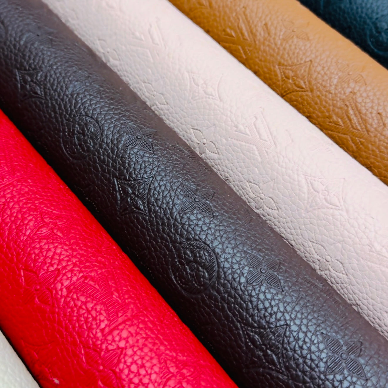 INWARD EMBOSSED LOGO LEATHER
